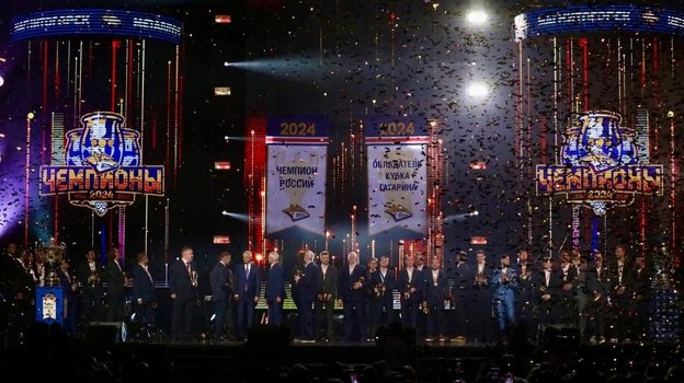 Фаер-шоу, прорыв фаната и чемпионский парад «Магнитки»
