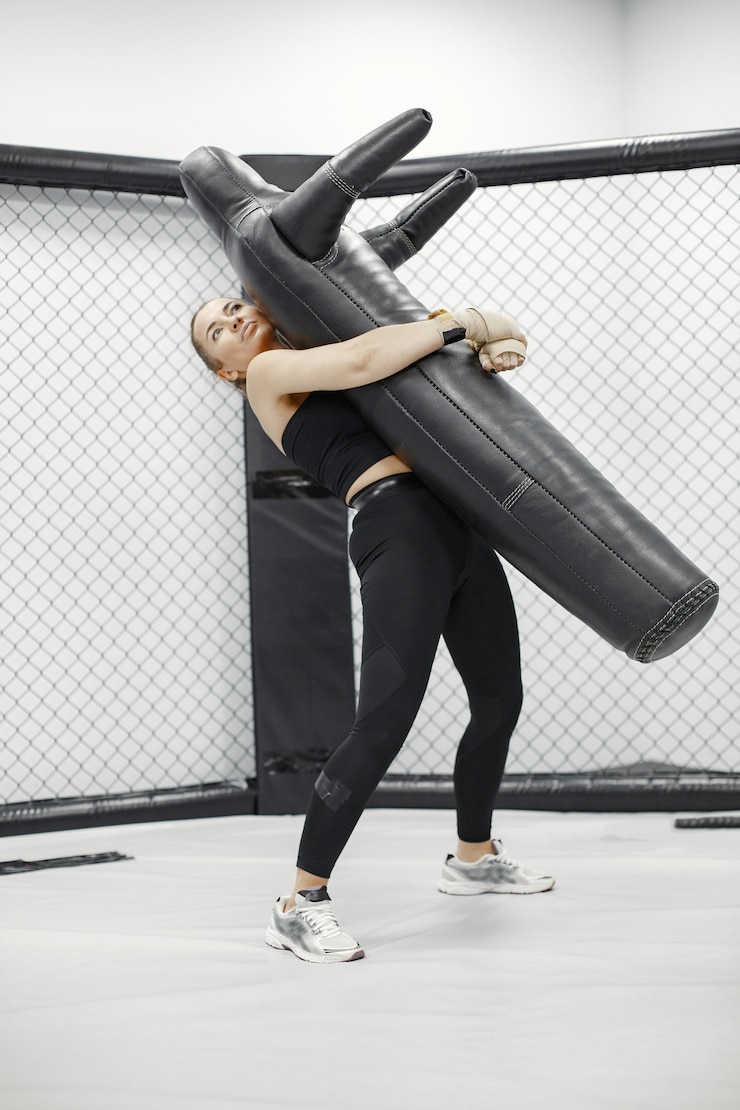 UFC 305: ключевые схватки для Адесаньи и бывших претендентов на титул.